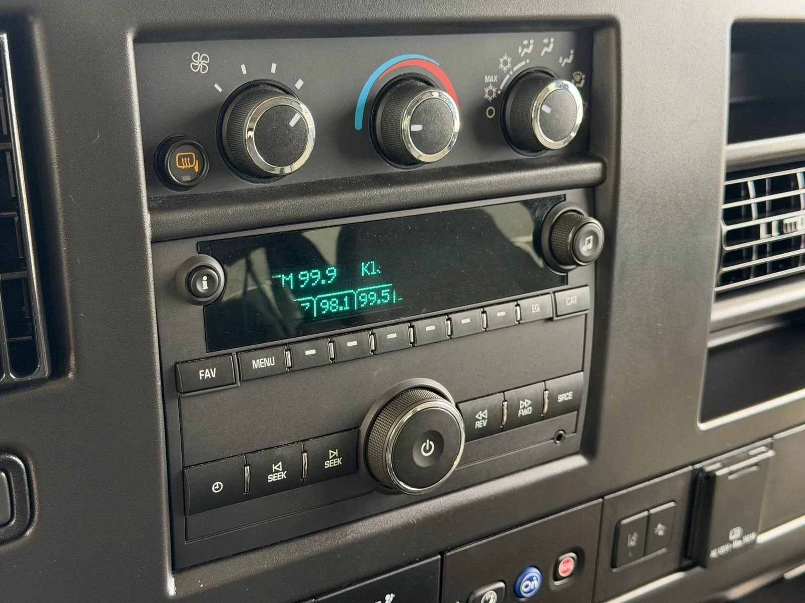 2025 Chevrolet Express Passenger LT photo 18
