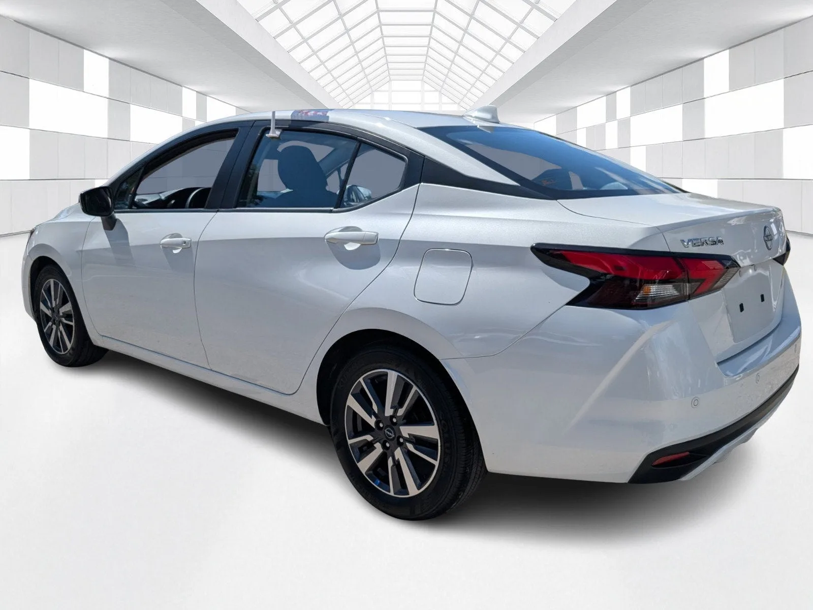 2025 Nissan Versa SV photo 4