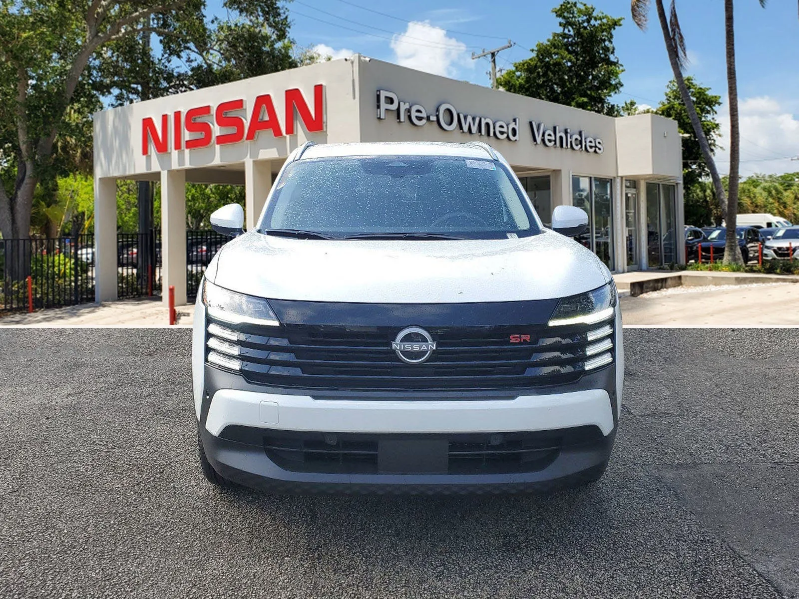 2025 Nissan Kicks SR photo 2
