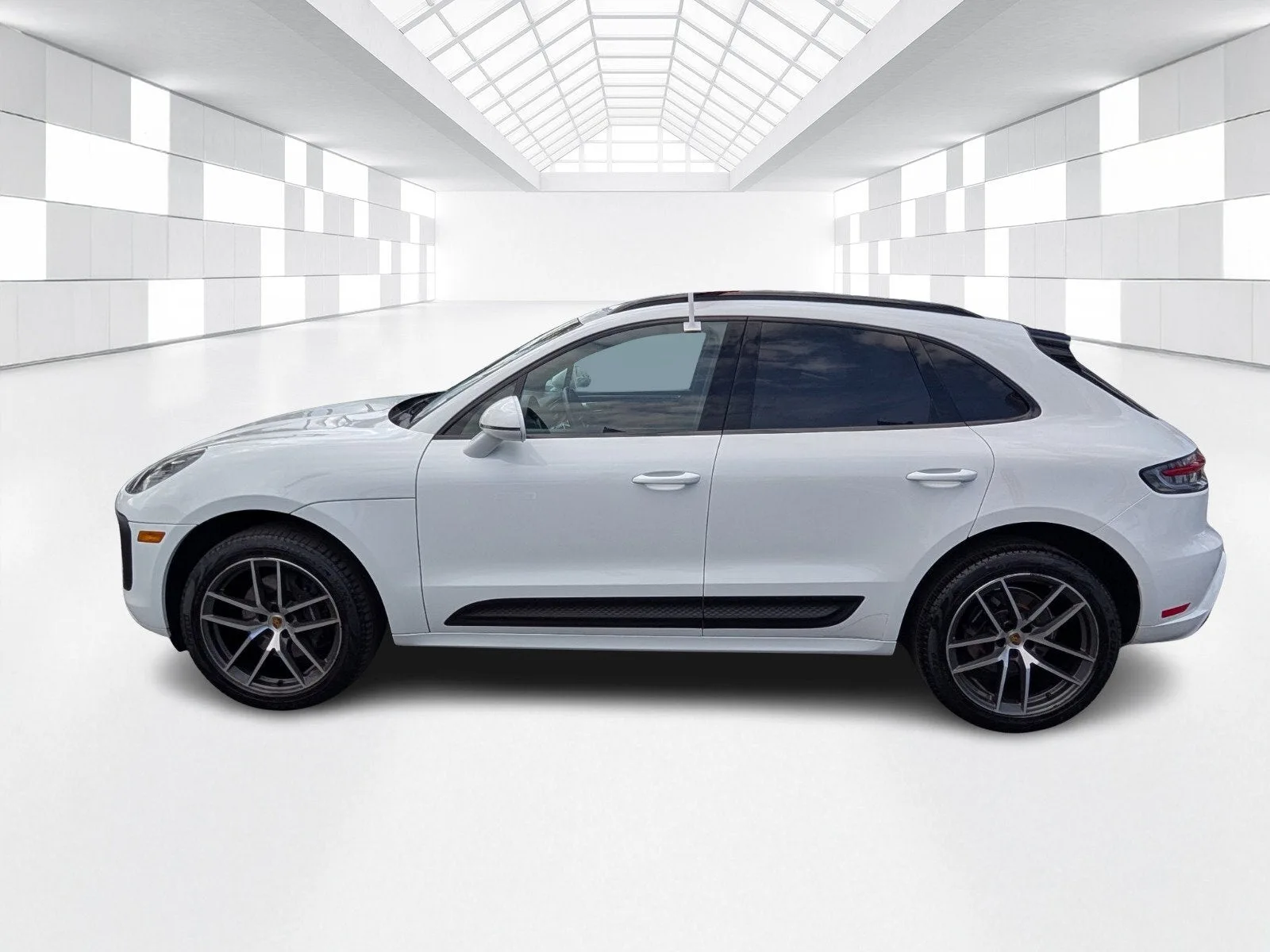 2023 Porsche Macan T photo 4
