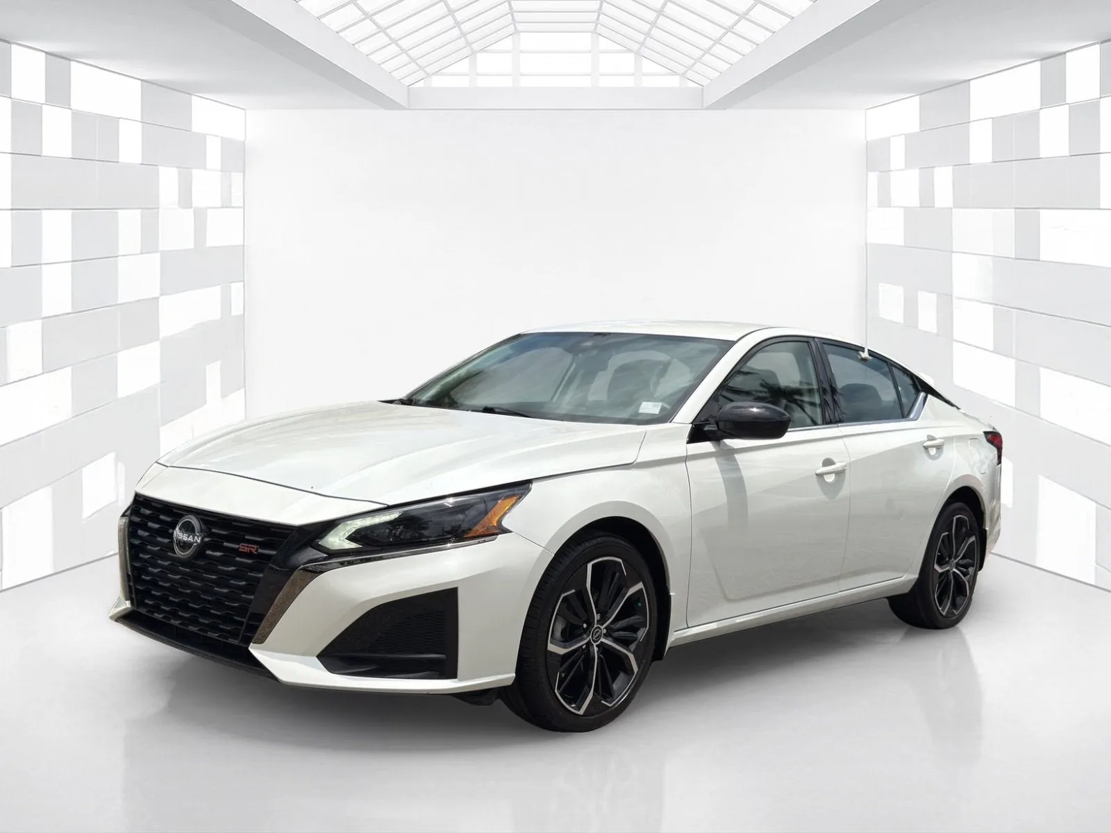 2024 Nissan Altima SR photo 3