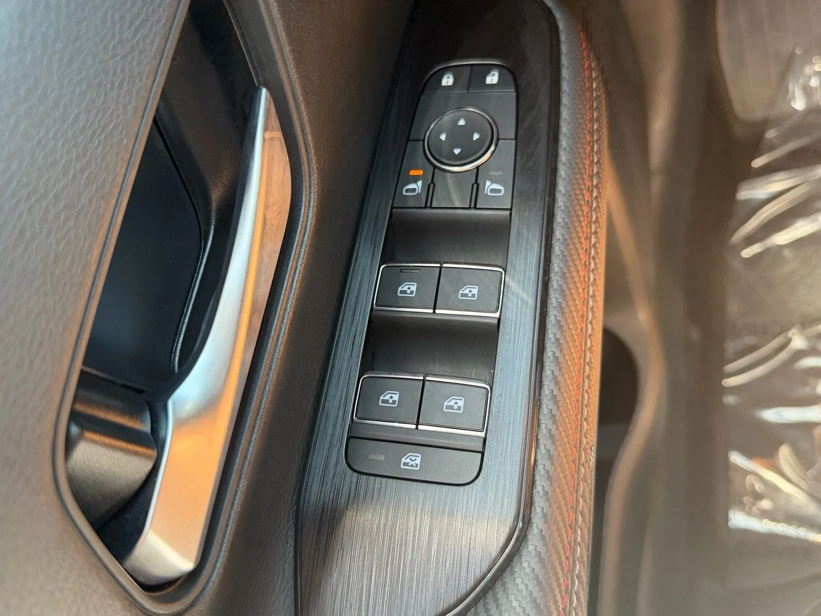 2025 Nissan Kicks SR photo 32