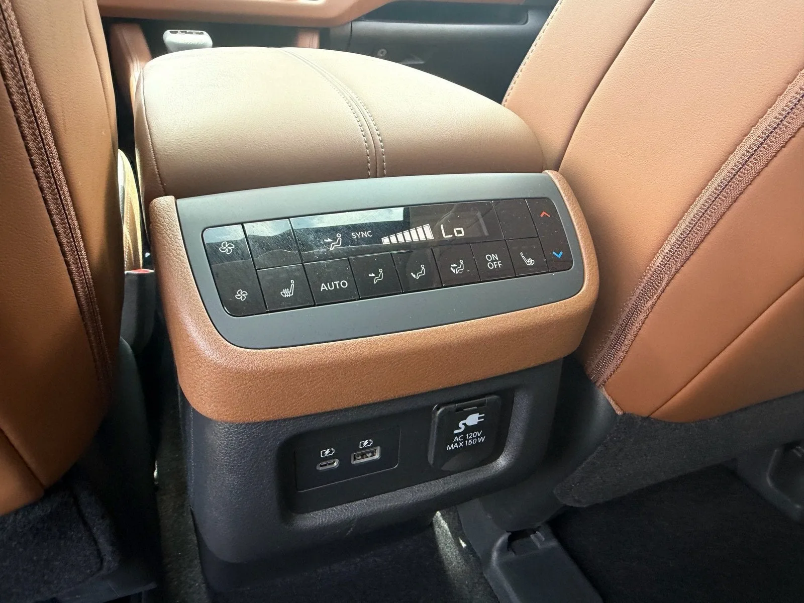 2025 Nissan Pathfinder Platinum photo 12