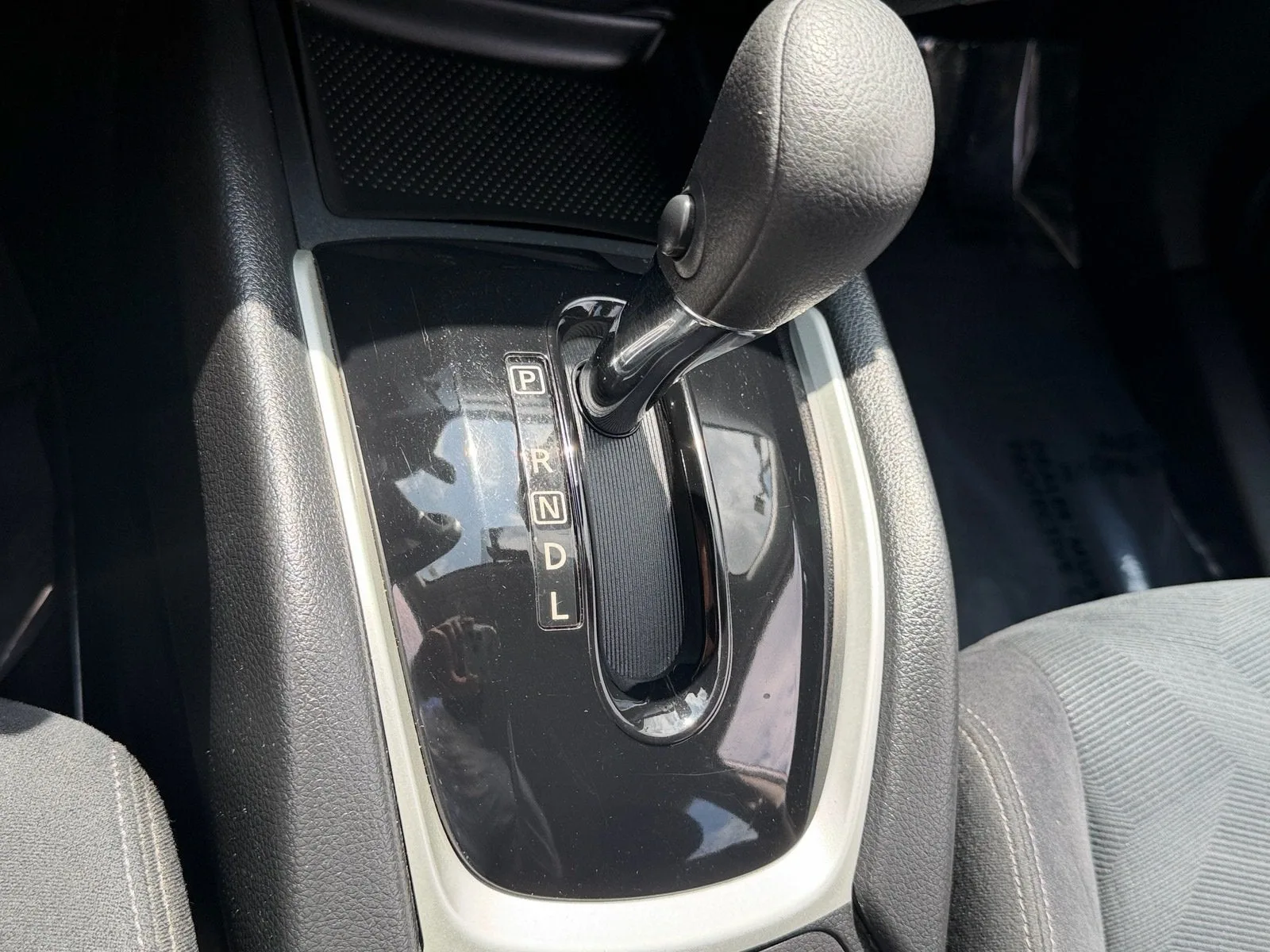 2016 Nissan Rogue S photo 25