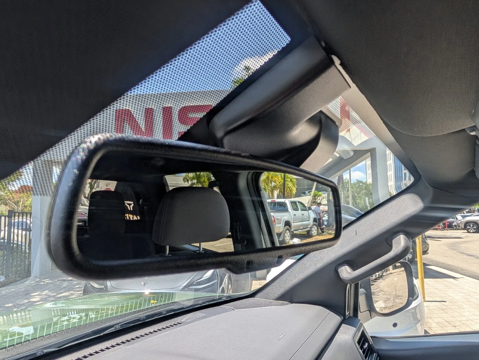 2024 Nissan Titan Crew Cab SV photo 32