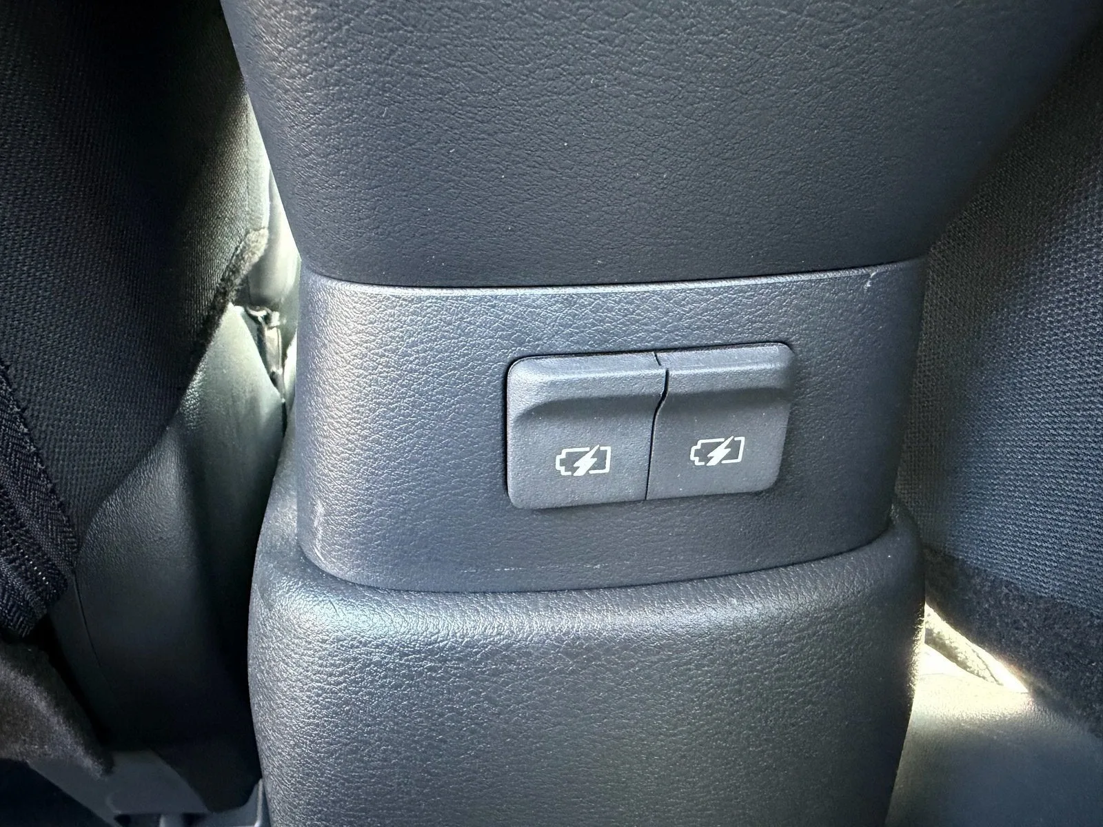 2025 Nissan Versa S photo 14