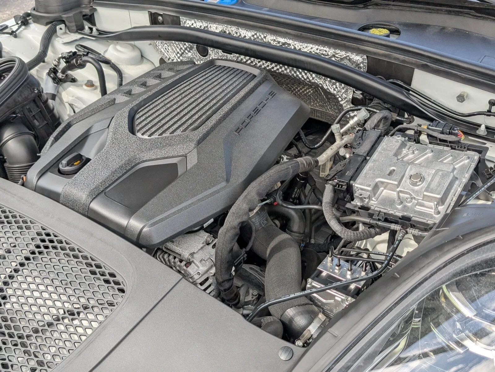 2023 Porsche Macan T photo 27