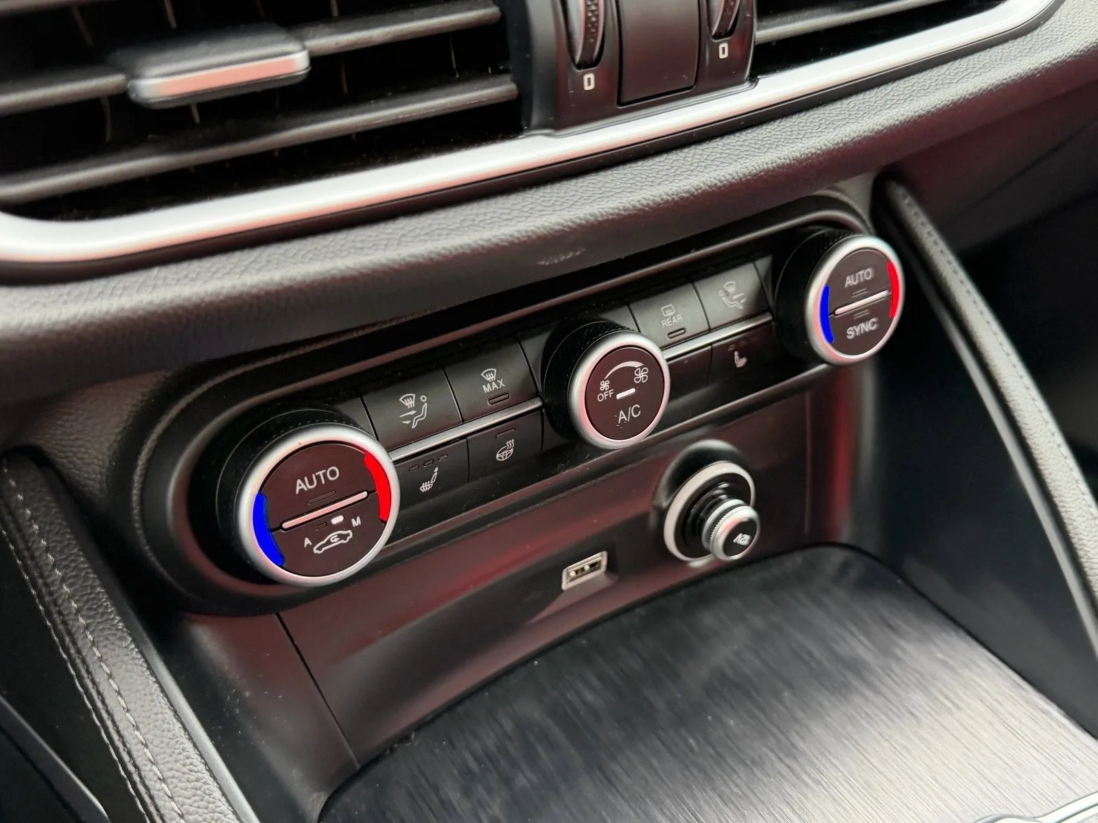 2023 Alfa Romeo Stelvio Sprint photo 24