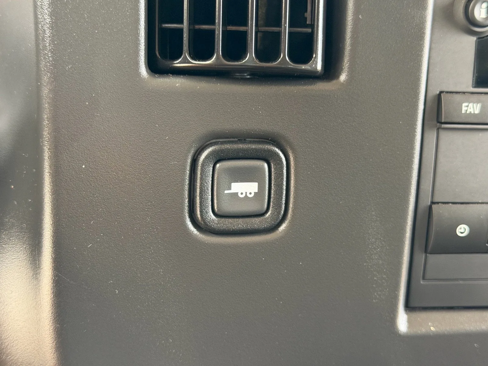 2025 Chevrolet Express Passenger LT photo 23