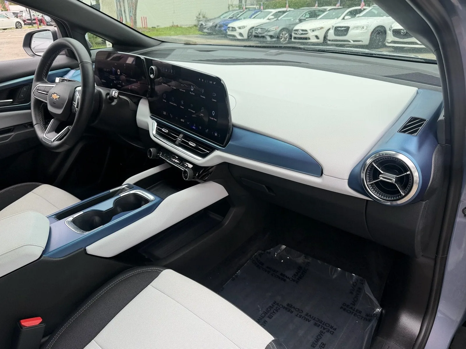 2025 Chevrolet Equinox EV LT photo 18