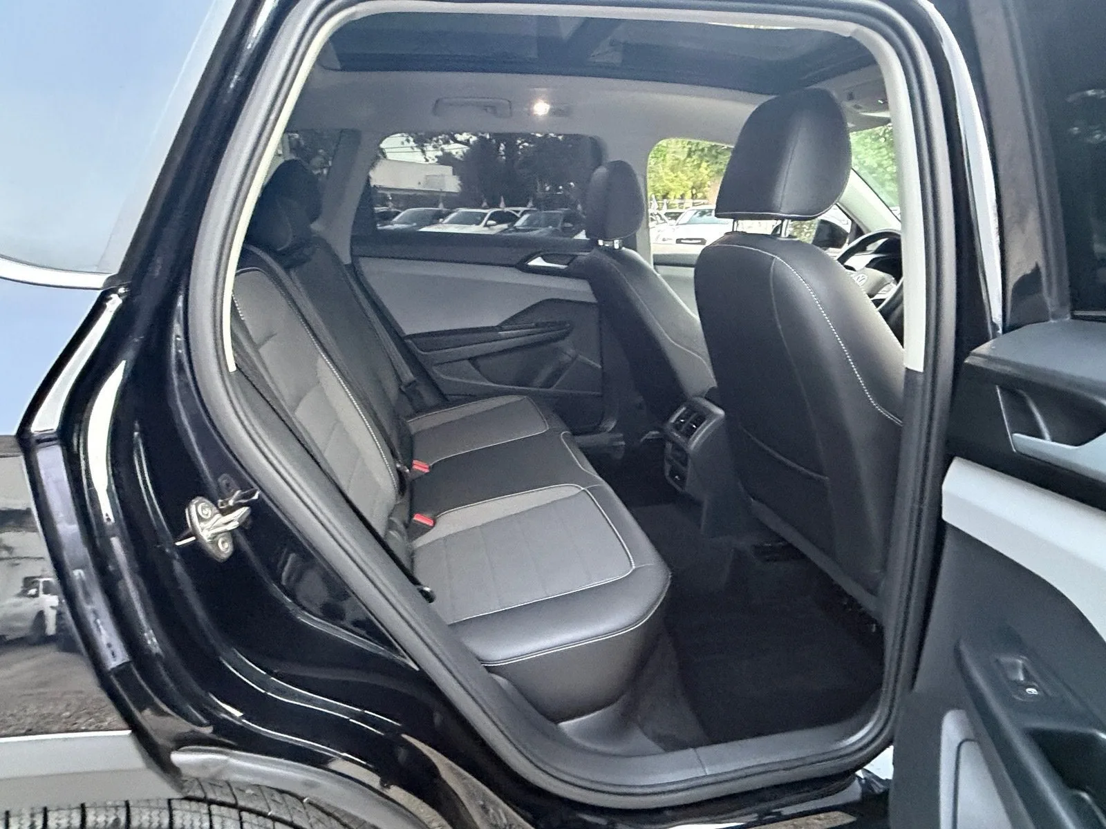2023 Volkswagen Taos SE photo 16