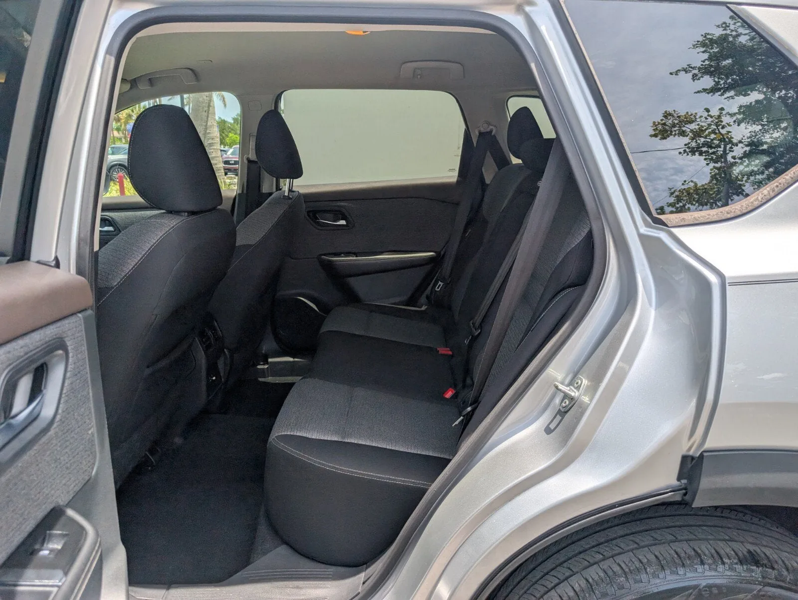 2022 Nissan Rogue SV photo 10