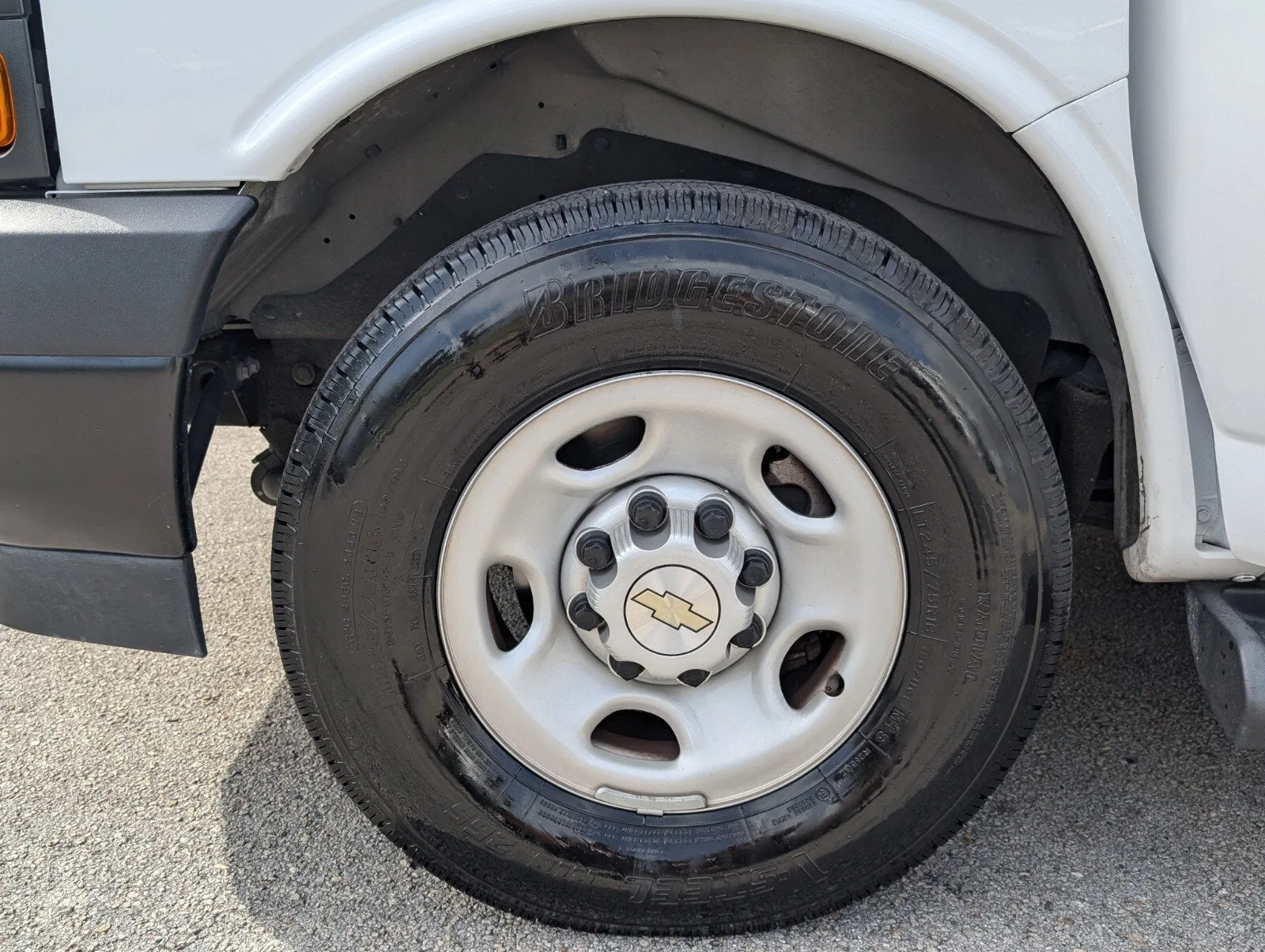 2023 Chevrolet Express Passenger LS photo 16