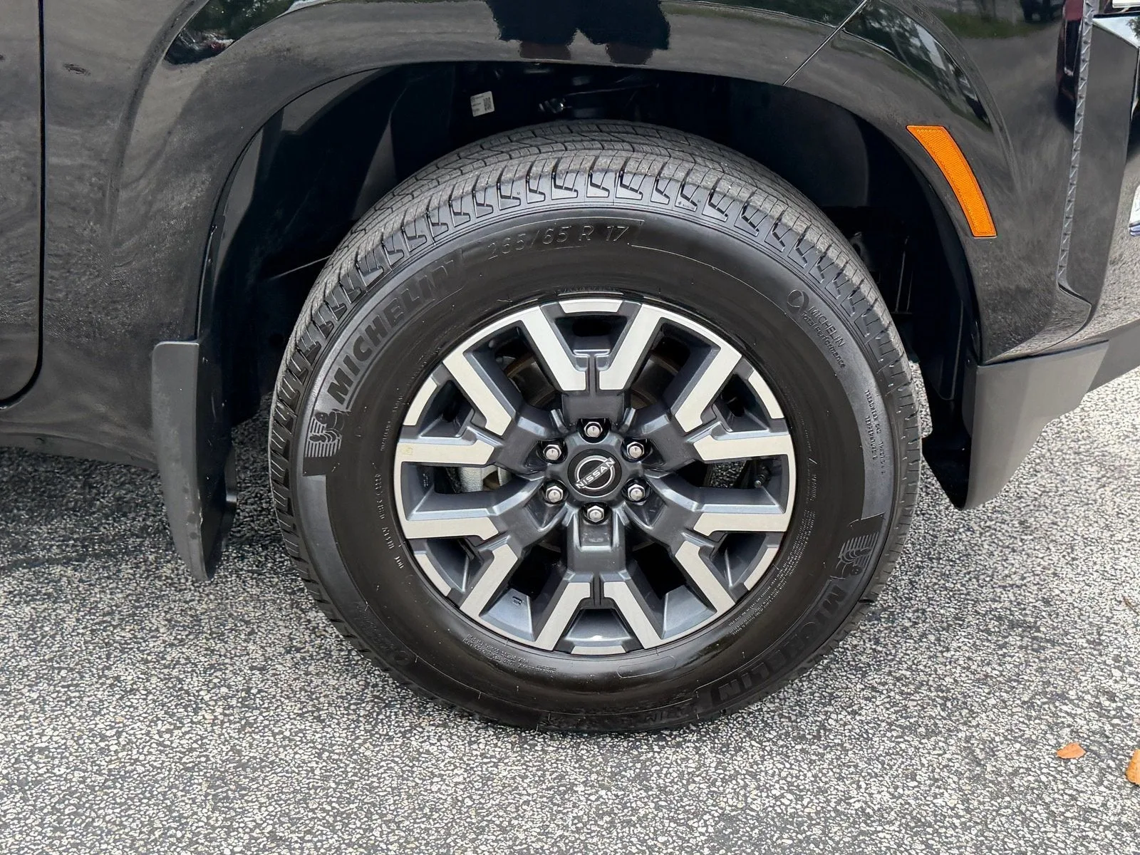 2024 Nissan Frontier Crew Cab SL photo 9