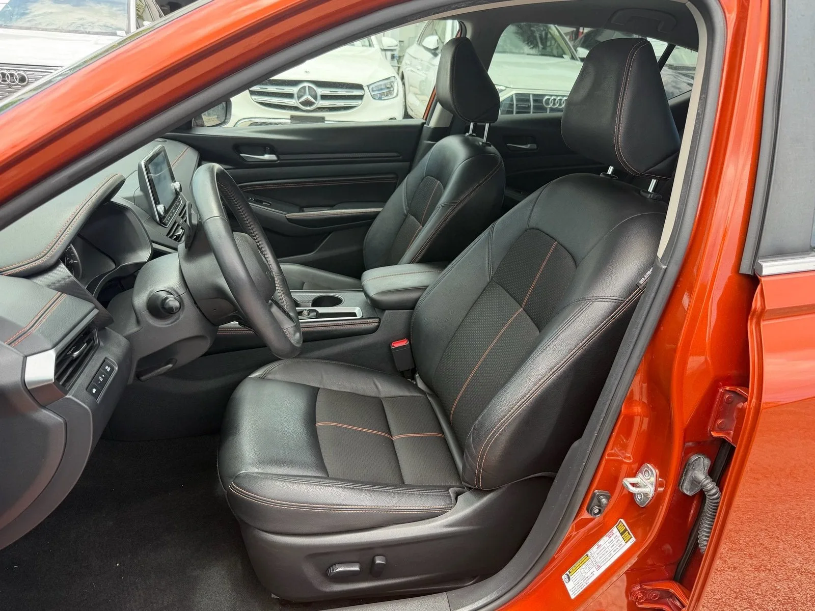 2022 Nissan Altima SR photo 13