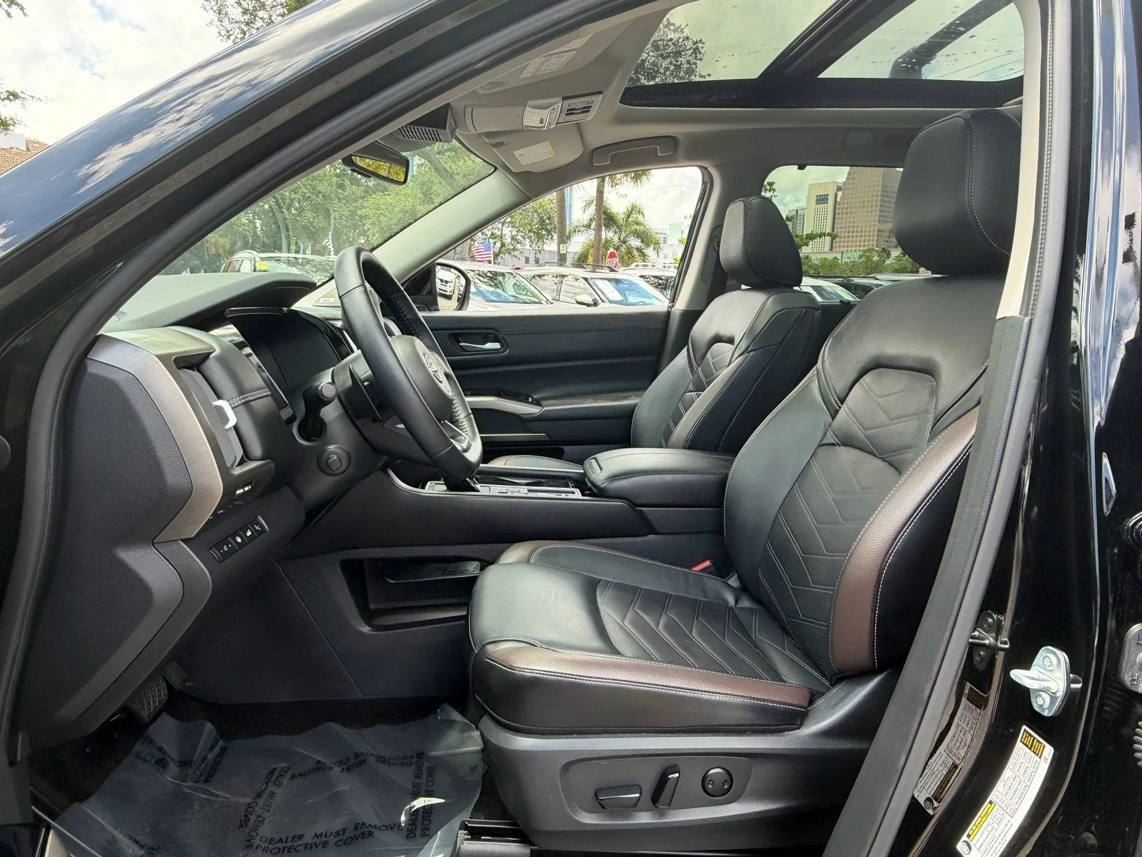 2025 Nissan Pathfinder Platinum photo 9