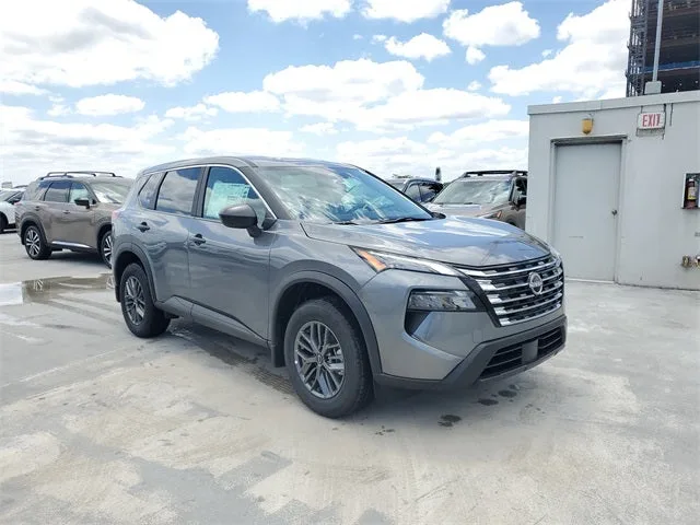 2025 Nissan Rogue S photo 3