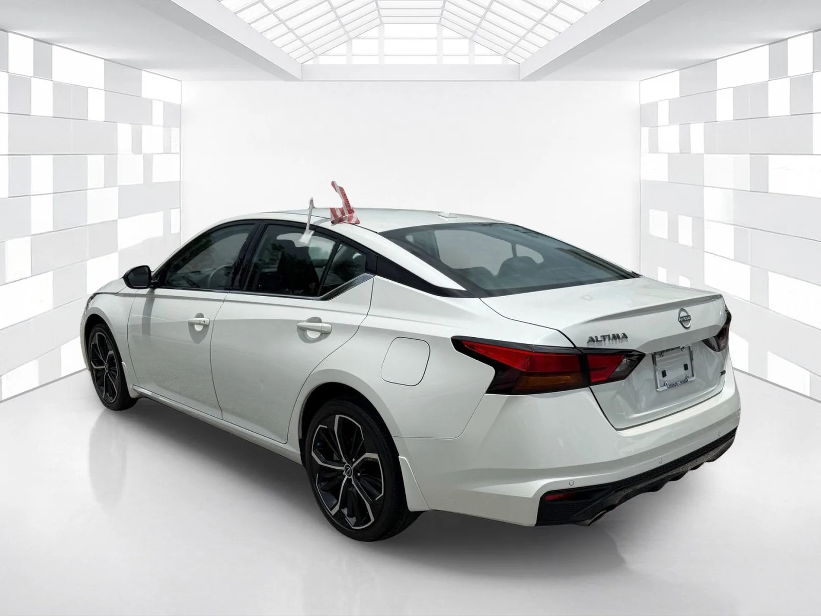 2024 Nissan Altima SR photo 5
