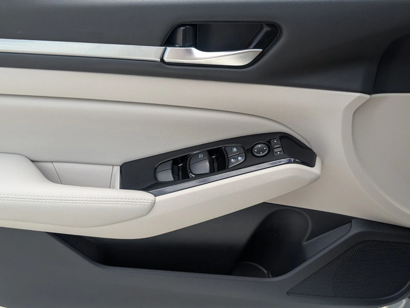 2025 Nissan Altima SL photo 34