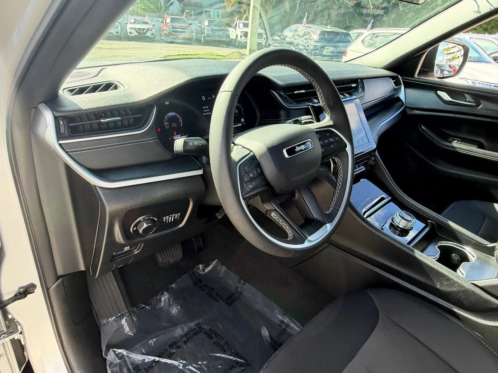 2025 Jeep Grand Cherokee Laredo photo 10