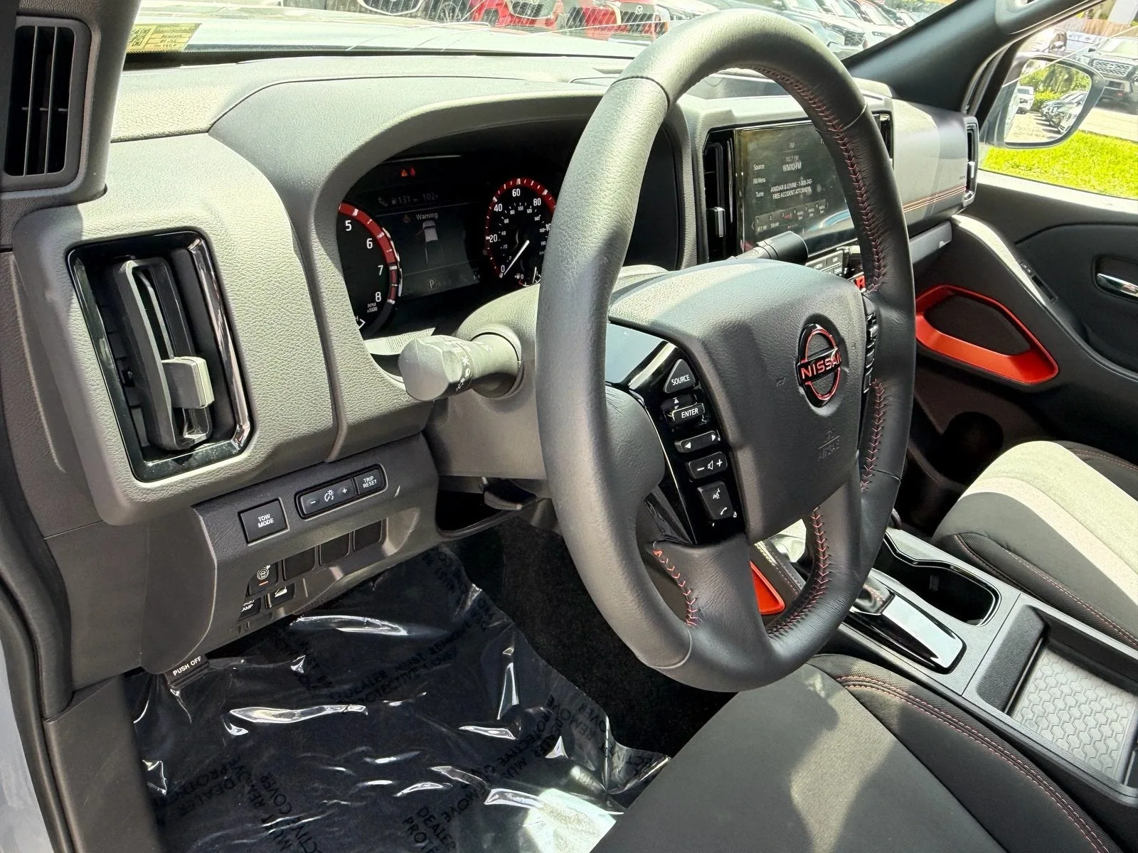 2025 Nissan Frontier Crew Cab PRO-4X® photo 9