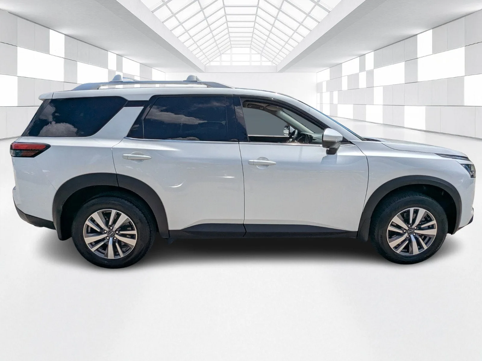 2025 Nissan Pathfinder SL photo 6