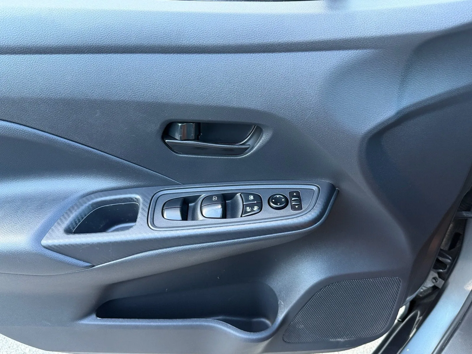 2025 Nissan Versa S photo 32