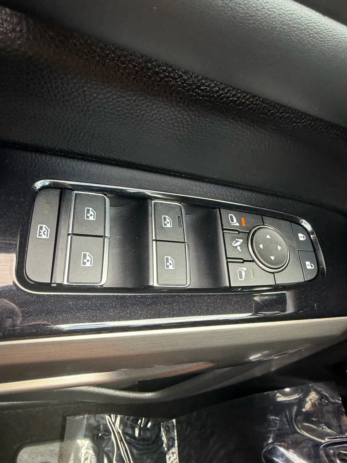 2025 Nissan Pathfinder Platinum photo 36