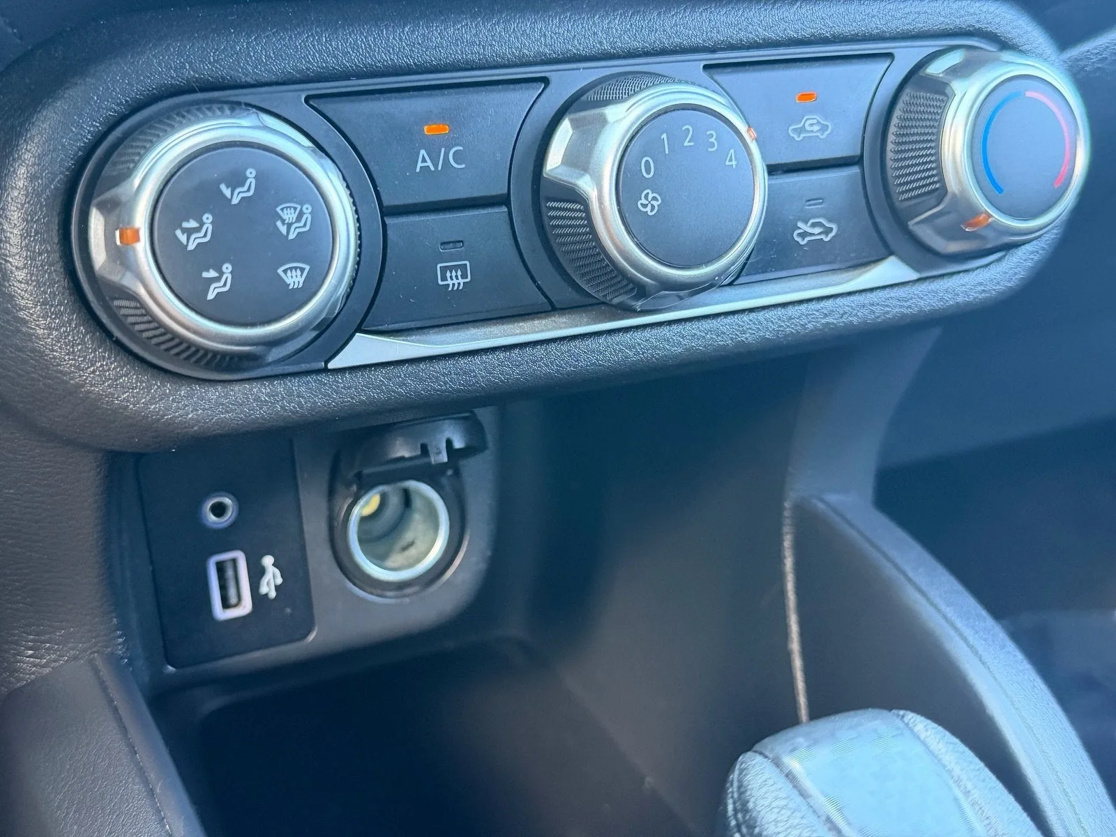2025 Nissan Versa S photo 24