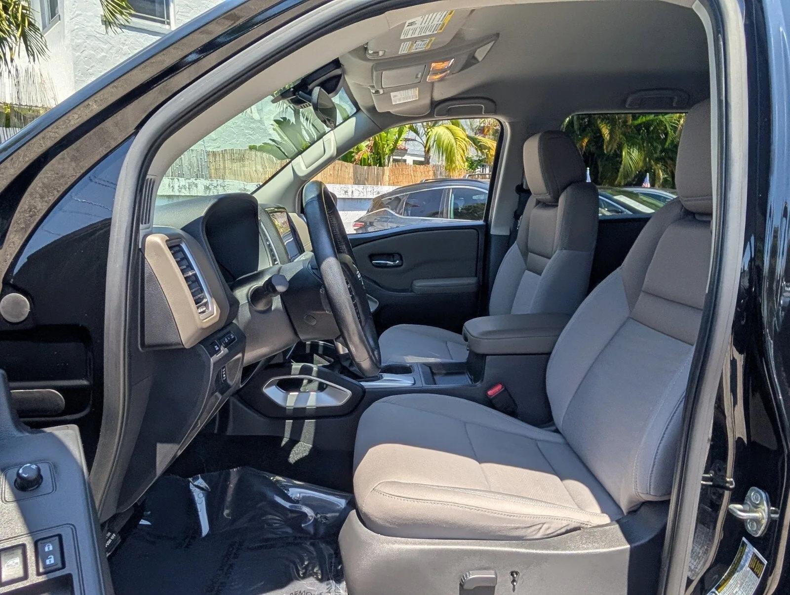 2022 Nissan Frontier Crew Cab SV photo 9