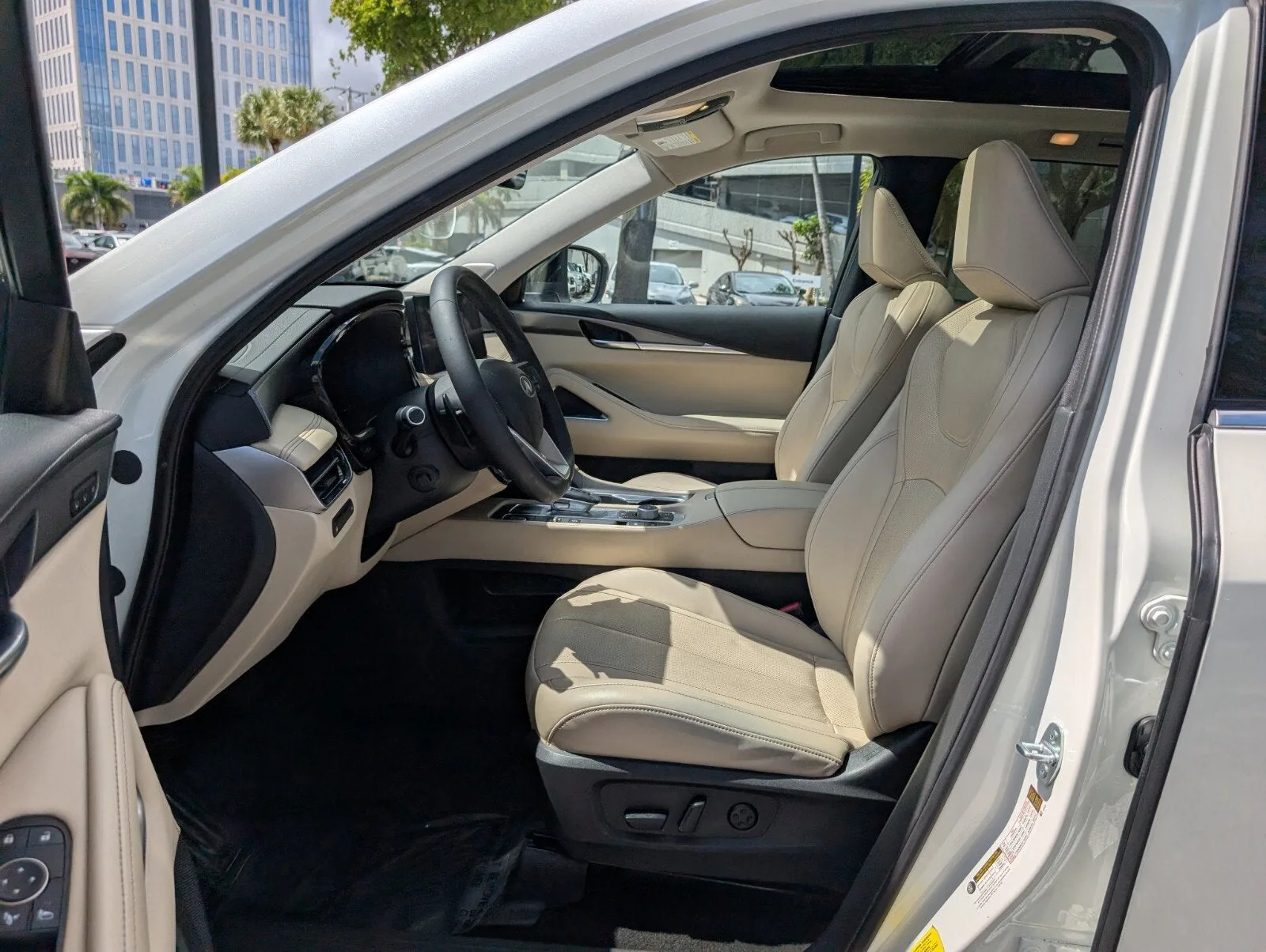 2023 INFINITI QX60 LUXE photo 10
