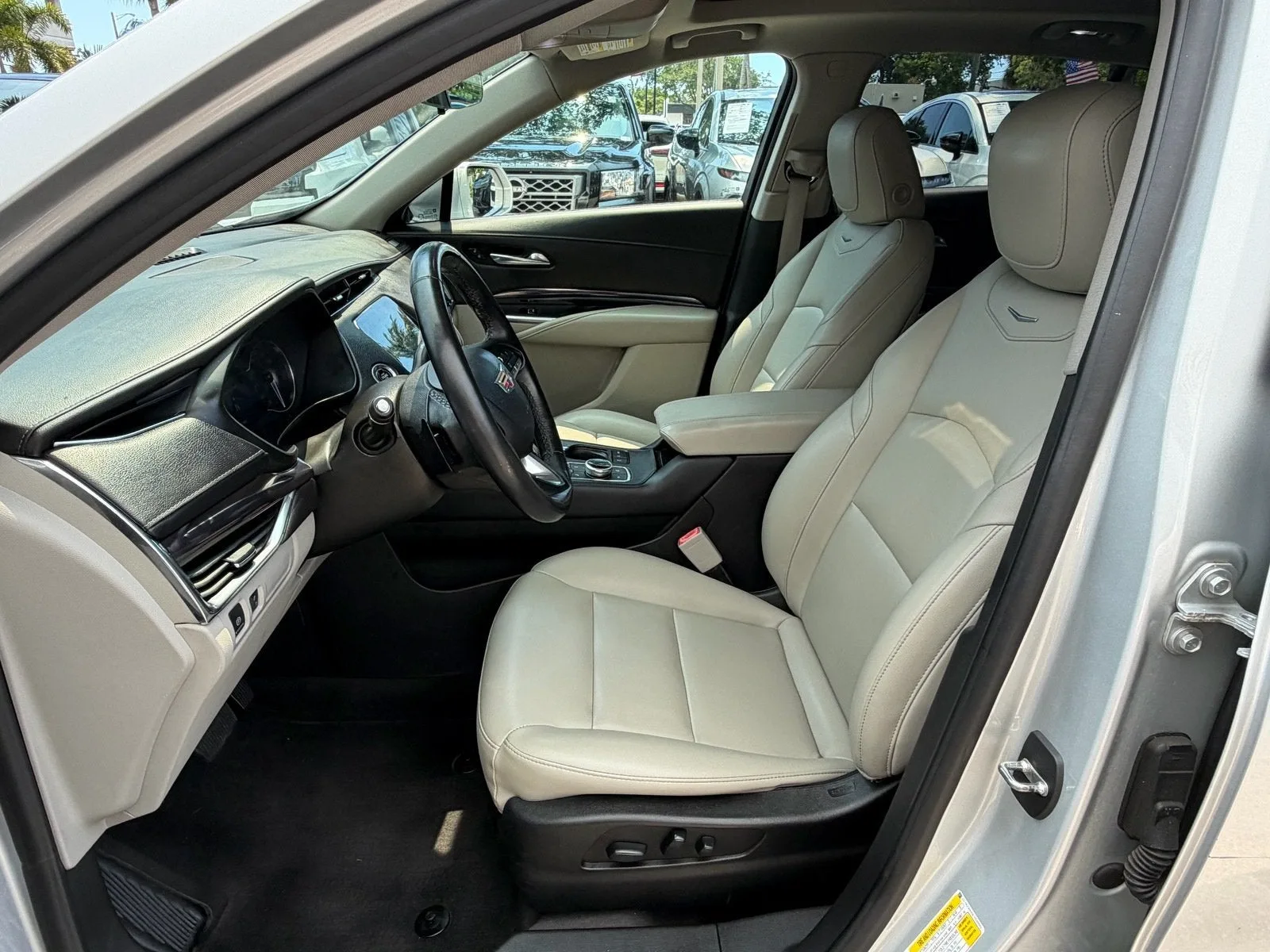 2020 Cadillac XT4 FWD Luxury photo 13