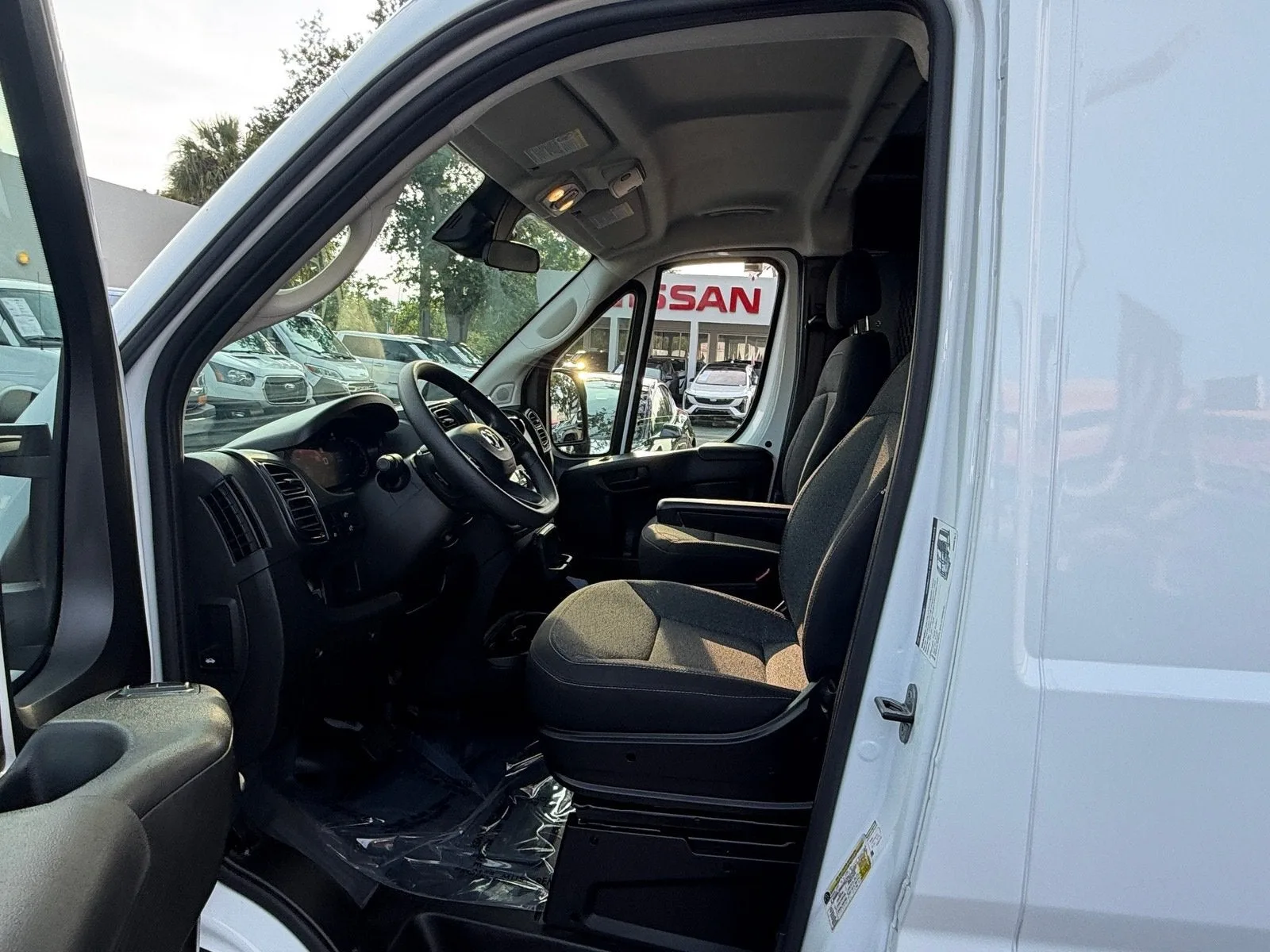 2025 RAM ProMaster Cargo Van Tradesman photo 9