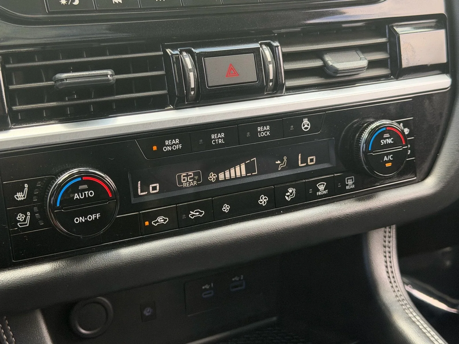2025 Nissan Pathfinder Platinum photo 28