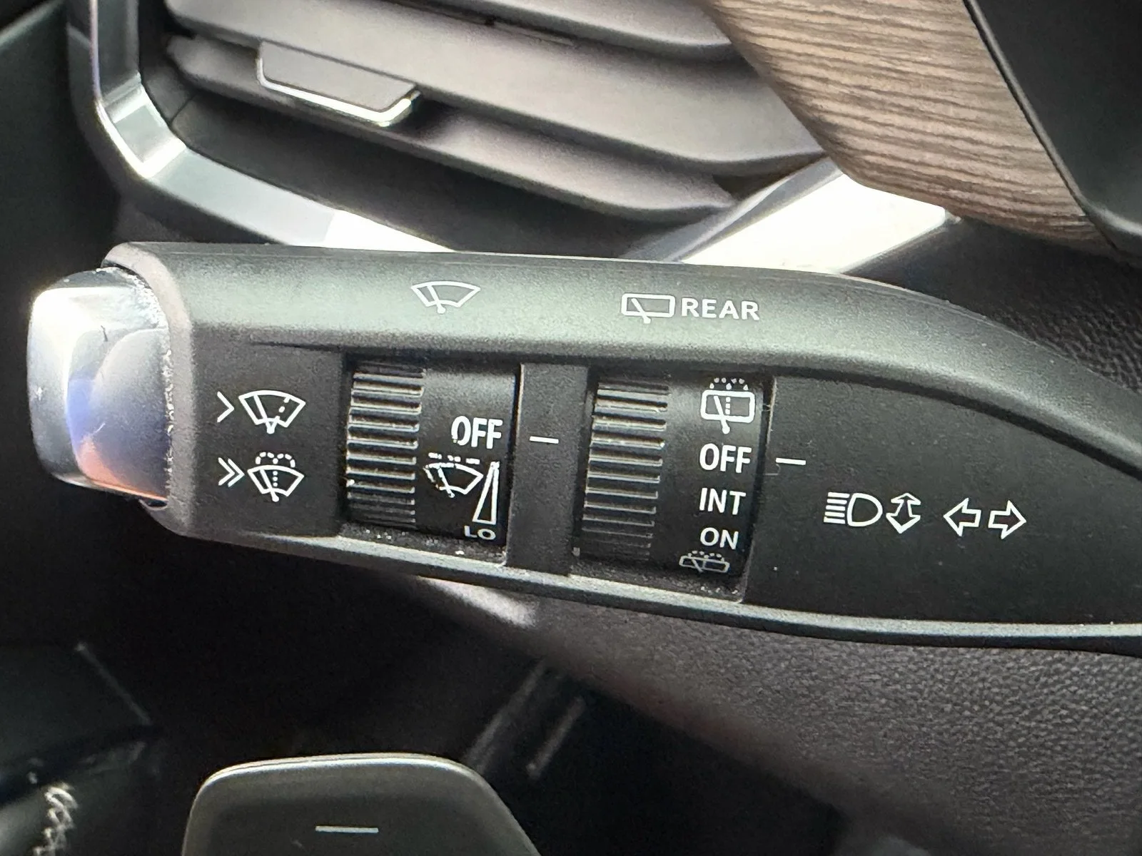 2024 GMC Acadia FWD Denali photo 36