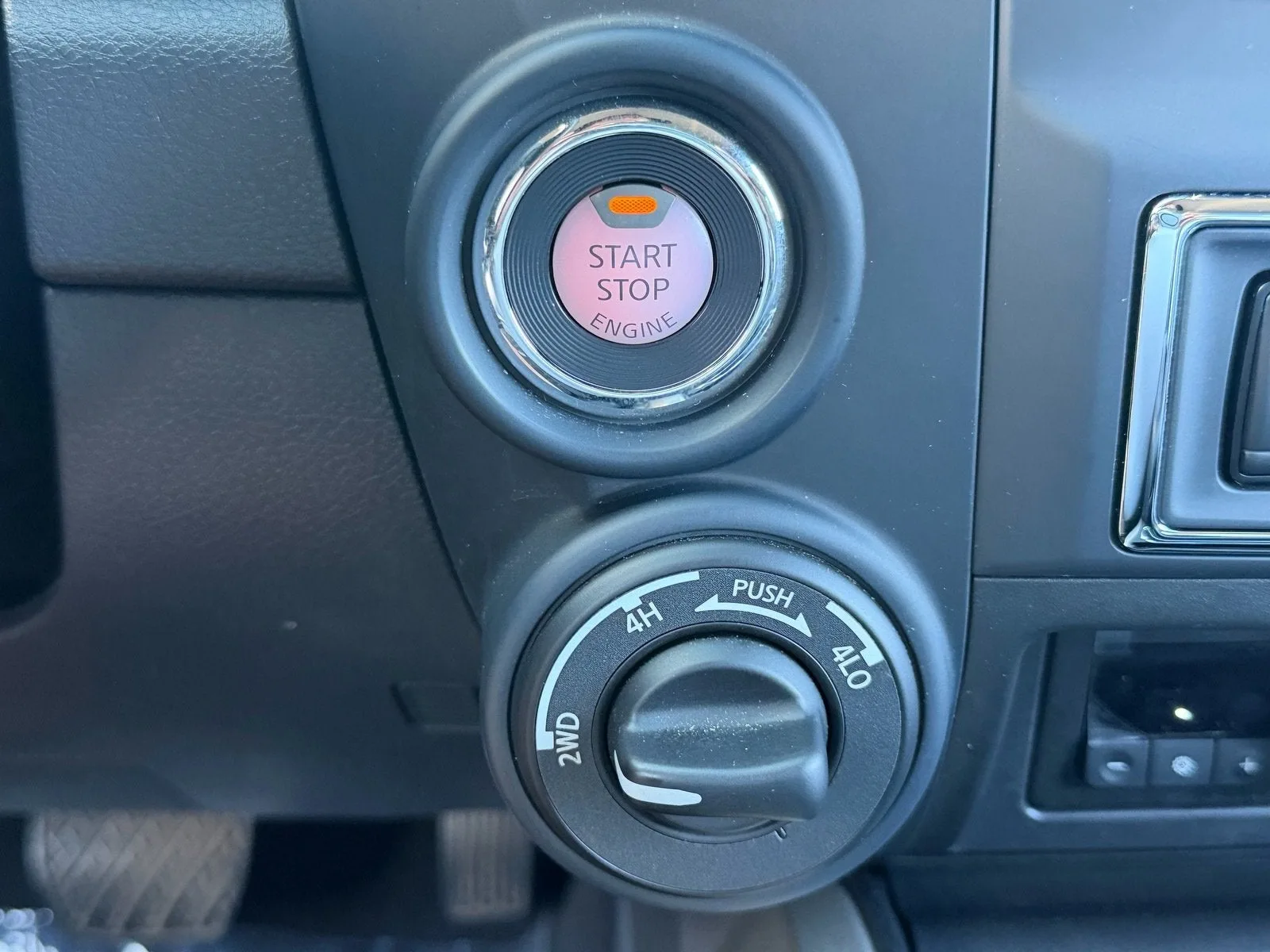 2024 Nissan Titan XD Crew Cab SV photo 29
