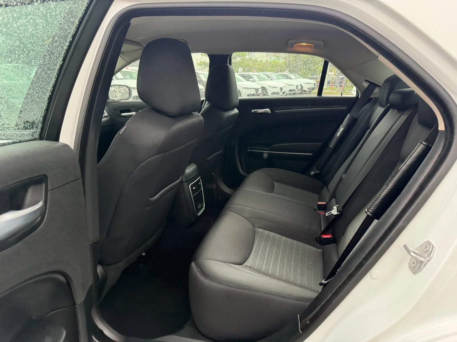2022 Chrysler 300 Touring photo 13