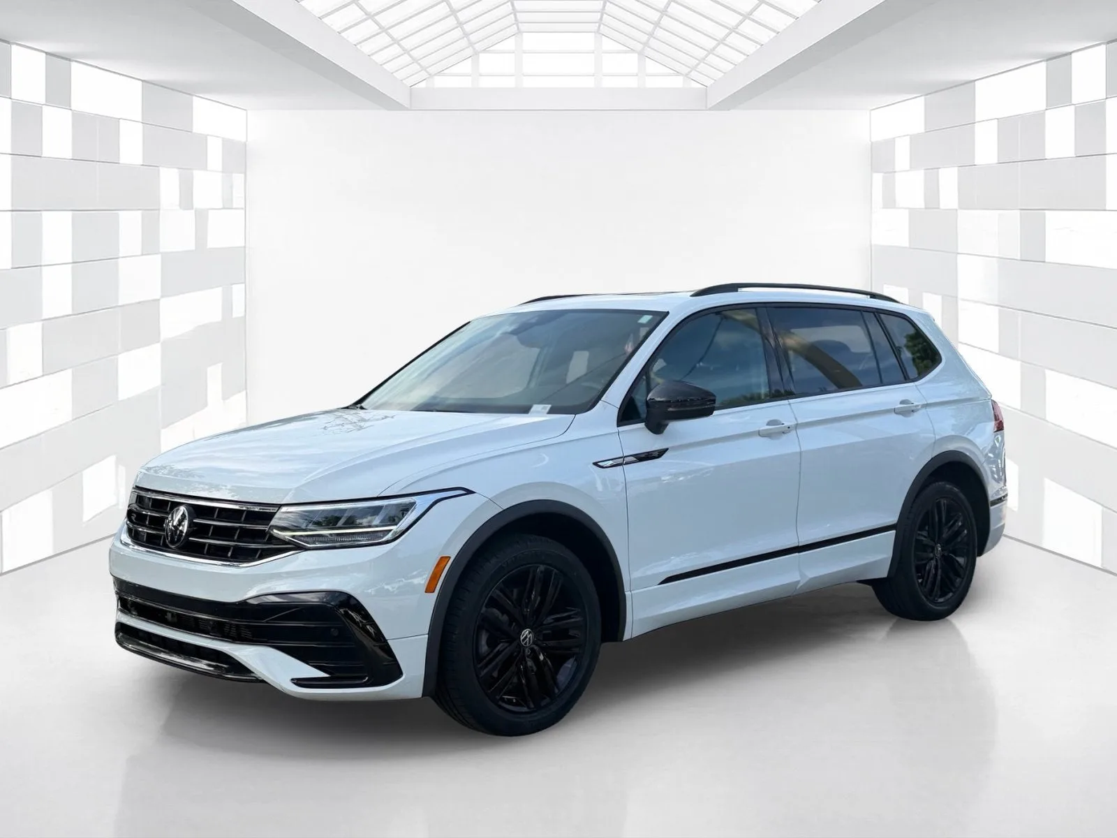 2022 Volkswagen Tiguan SE R-Line Black photo 3