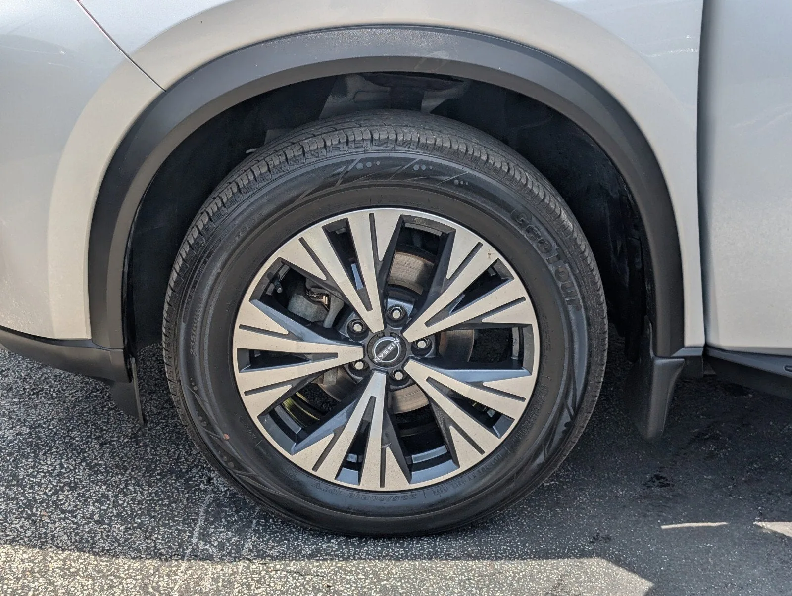 2022 Nissan Rogue SV photo 17