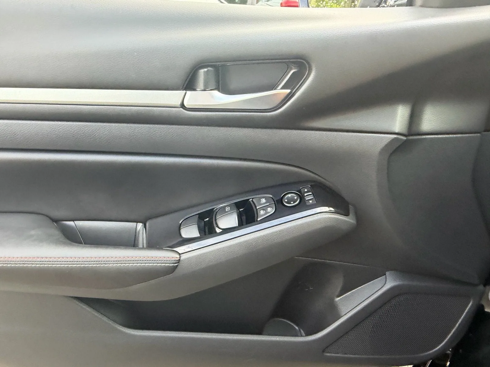 2024 Nissan Altima SR photo 32