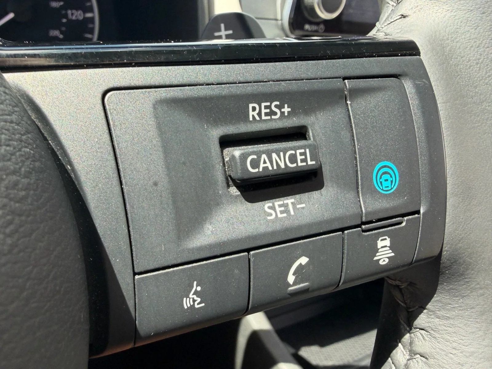 2023 Nissan Rogue SV photo 29