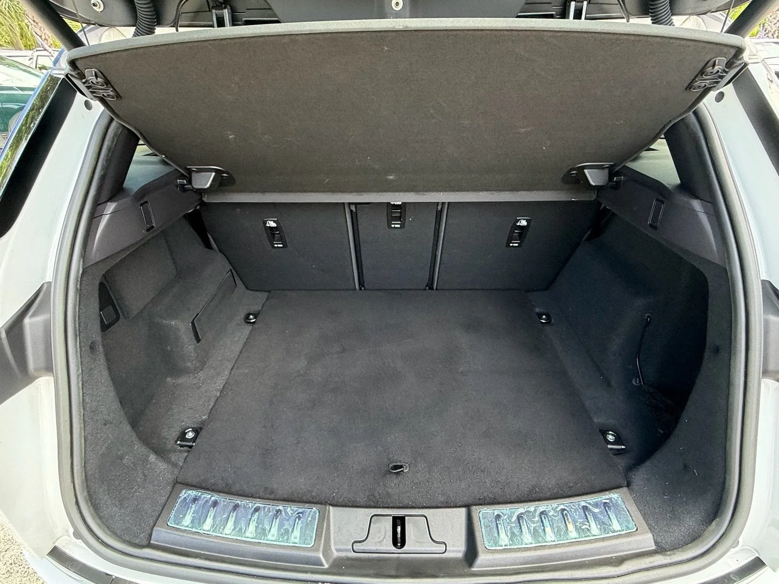 2023 Land Rover Range Rover Evoque R-Dynamic SE photo 14