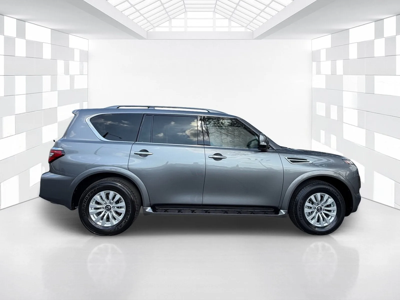 2023 Nissan Armada SV photo 8