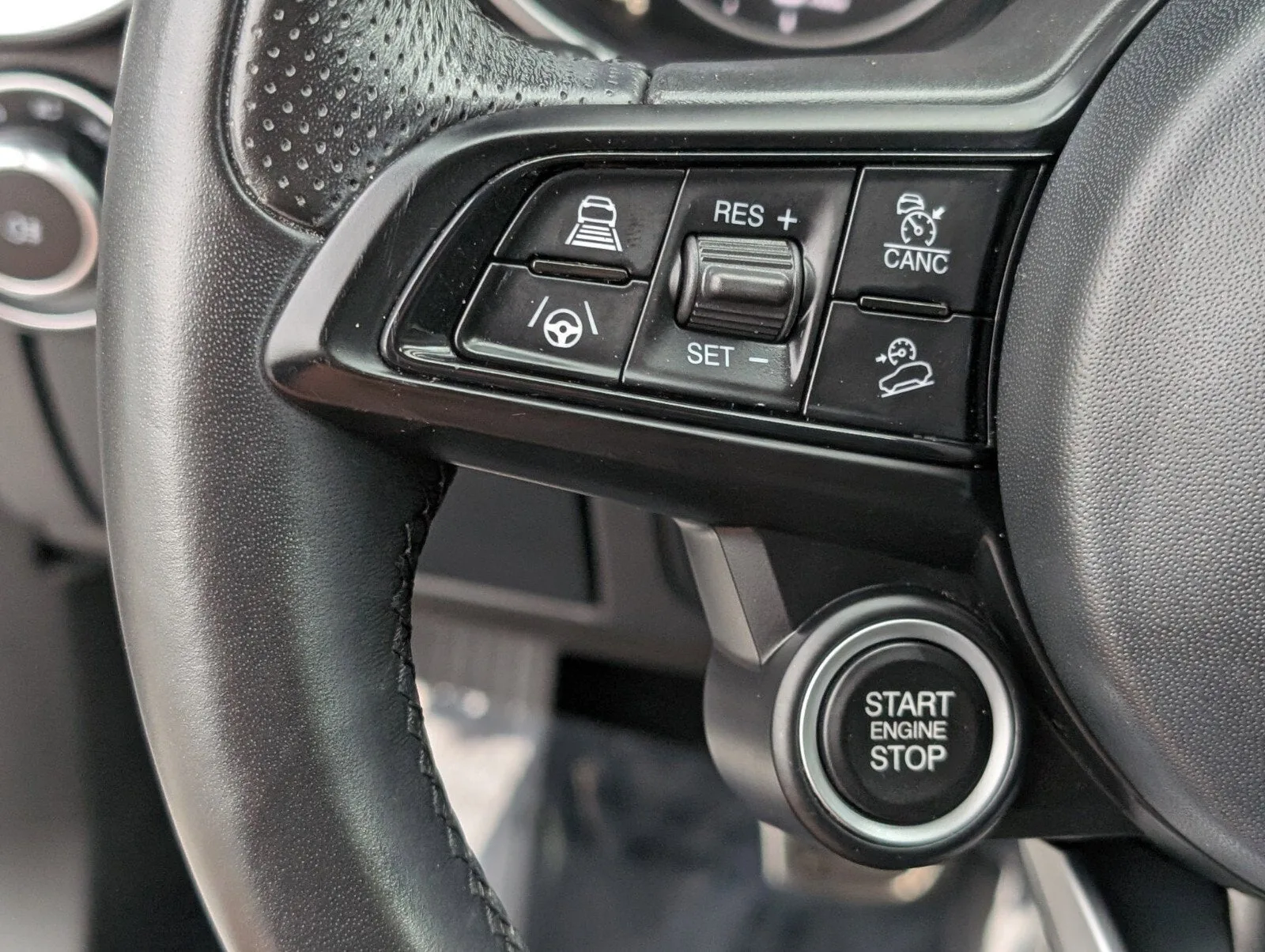 2023 Alfa Romeo Stelvio Ti photo 35