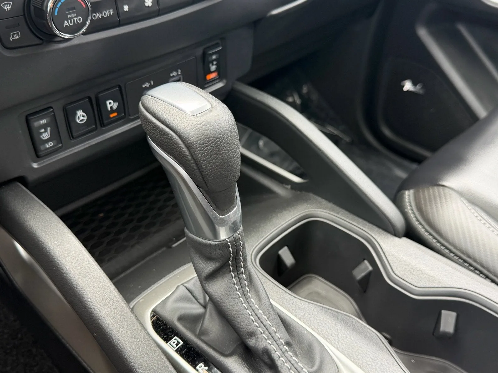 2024 Nissan Frontier Crew Cab SL photo 24