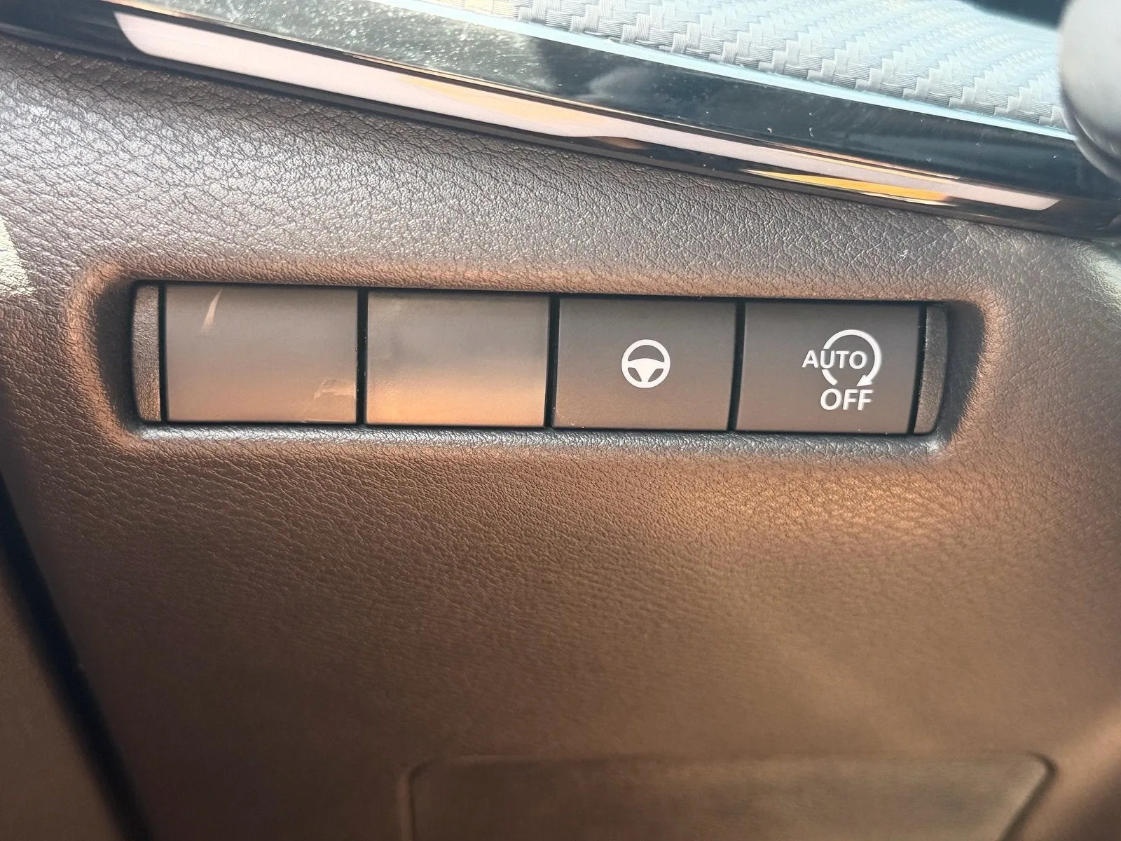 2025 Nissan Kicks SR photo 30