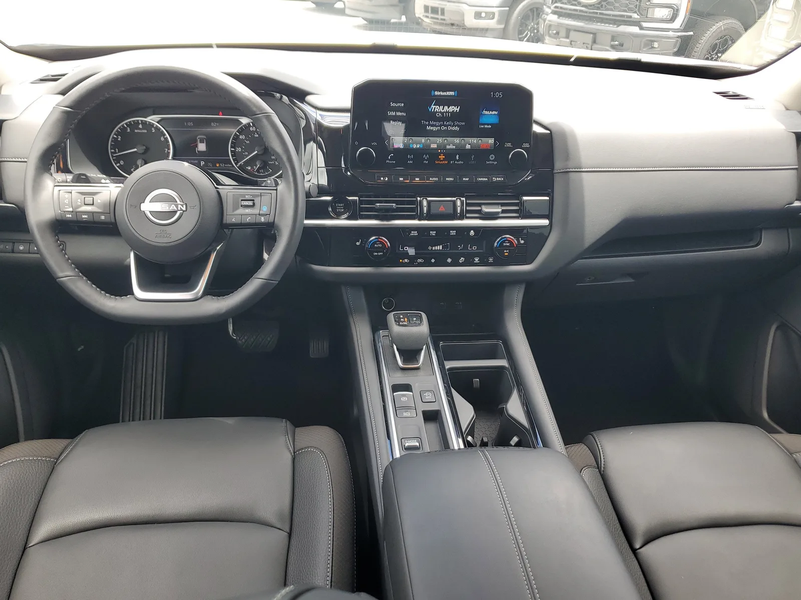 2025 Nissan Pathfinder SL photo 18