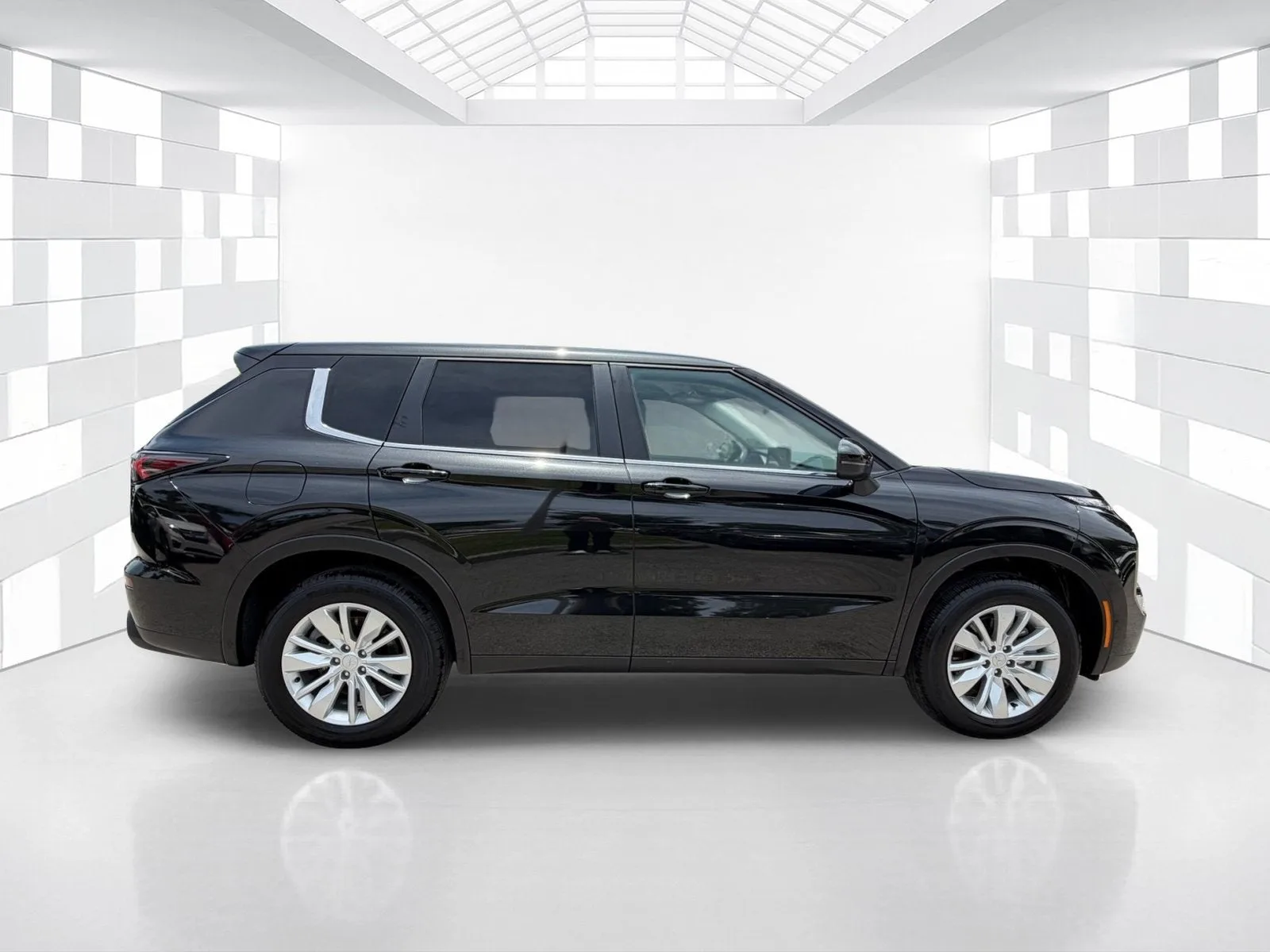 2025 Mitsubishi Outlander ES photo 8