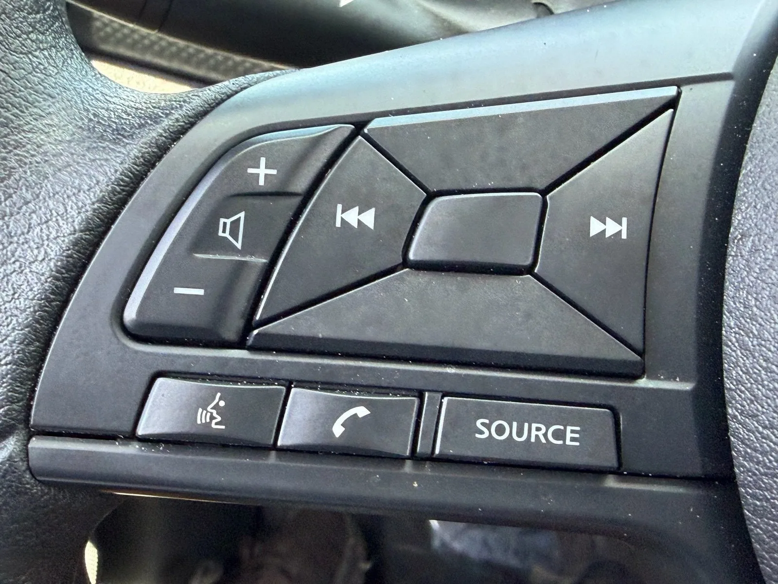 2025 Nissan Kicks Play S photo 25