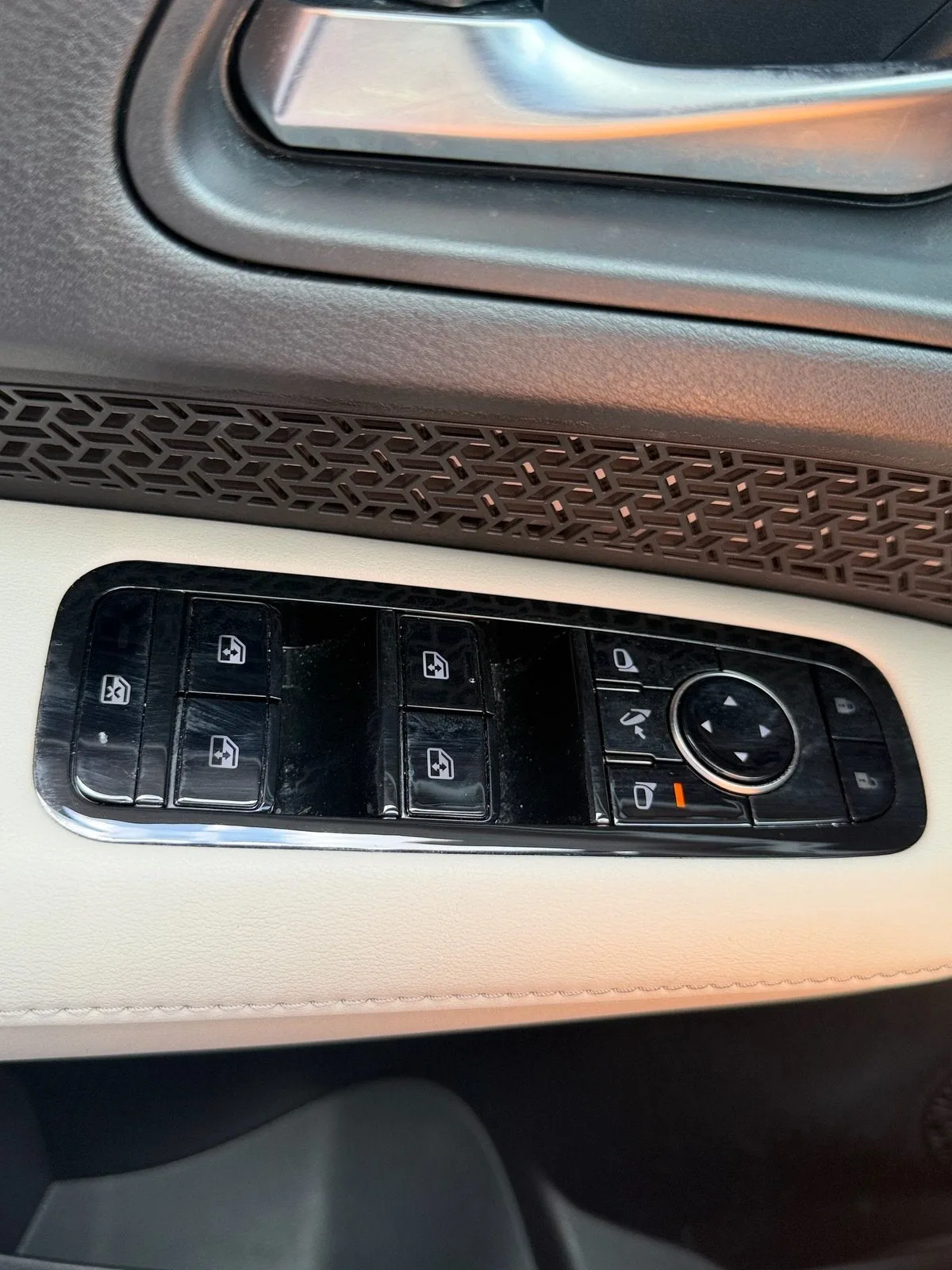 2023 Nissan ARIYA ENGAGE photo 33